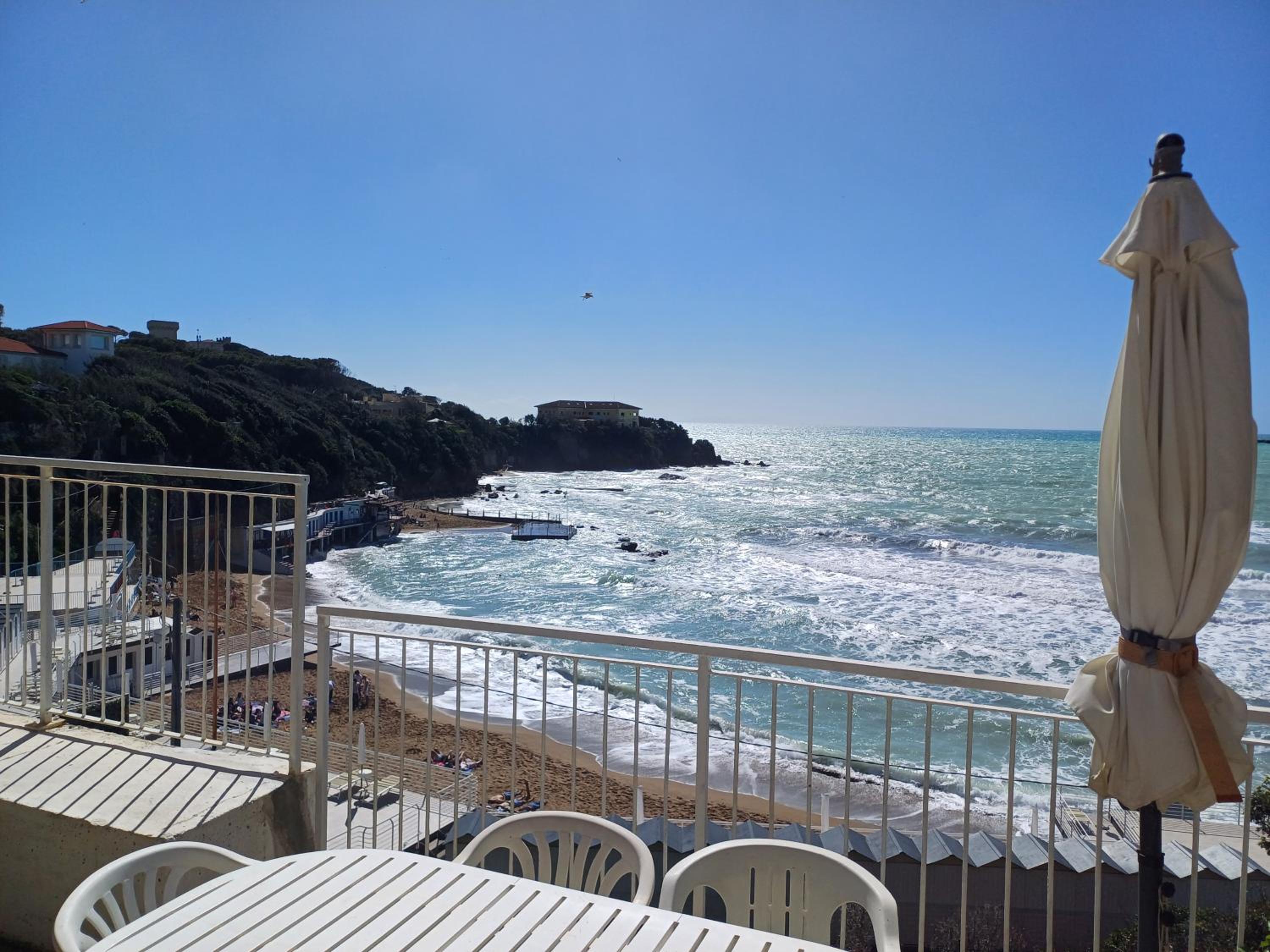Seafront loft in Liberty villa view 4