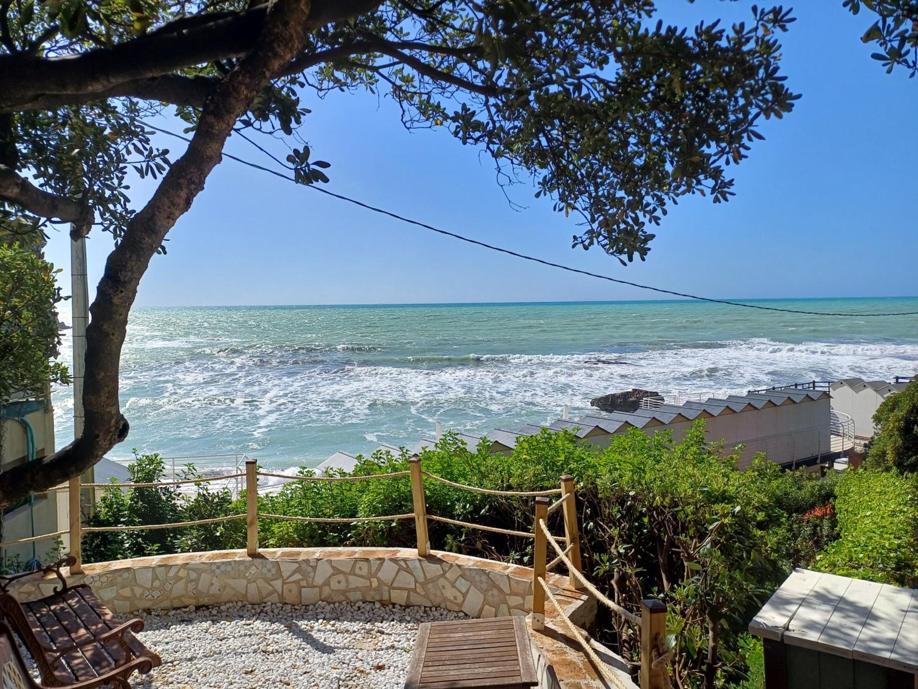 Seafront loft in Liberty villa view 5