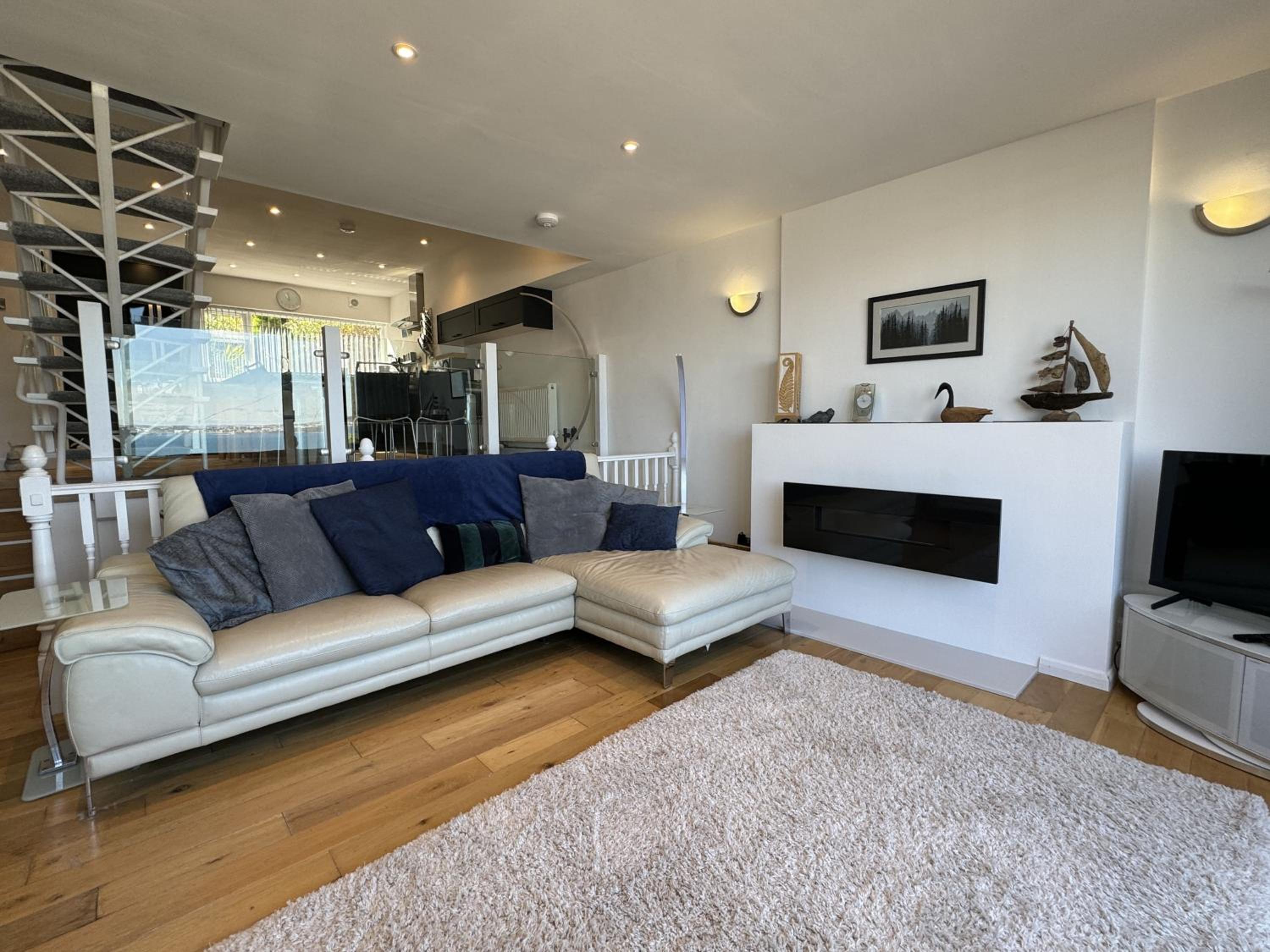 4 Heath Rise view 3