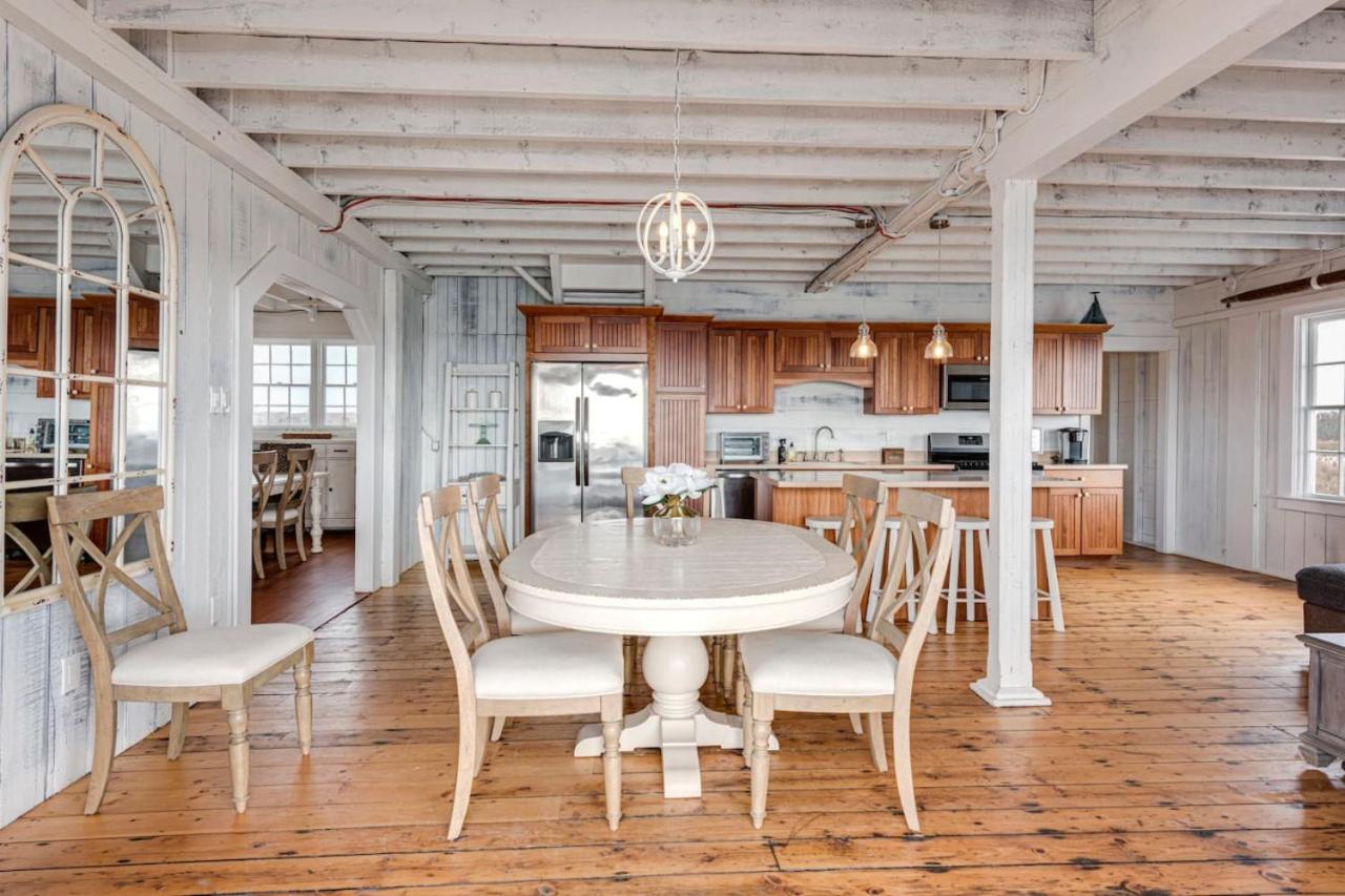 6.5-Acre Oceanfront Estate view 4