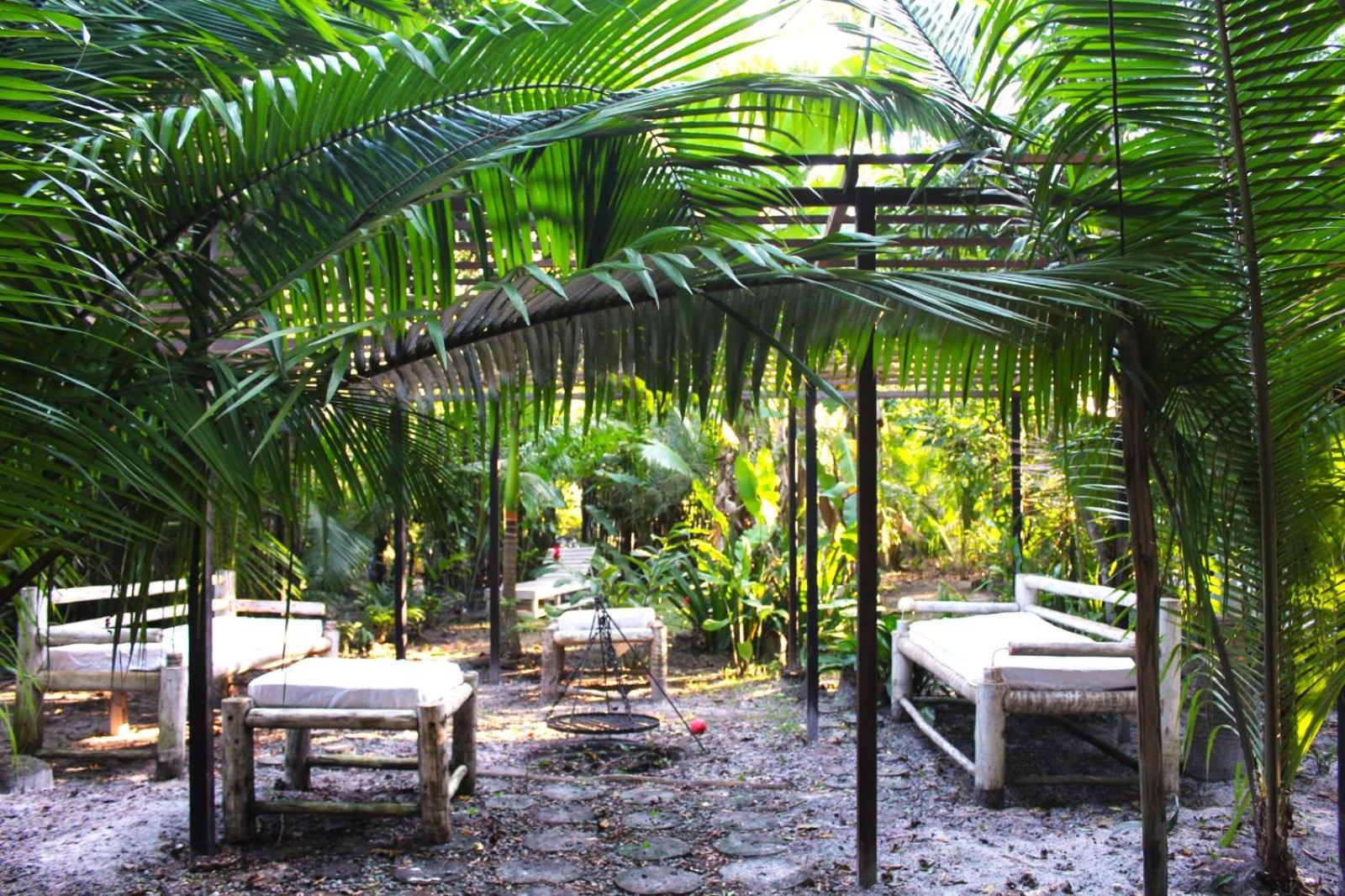 REFUGIO DO SAGRADO MORERE Tropical Lodge - A Casa do Vigía