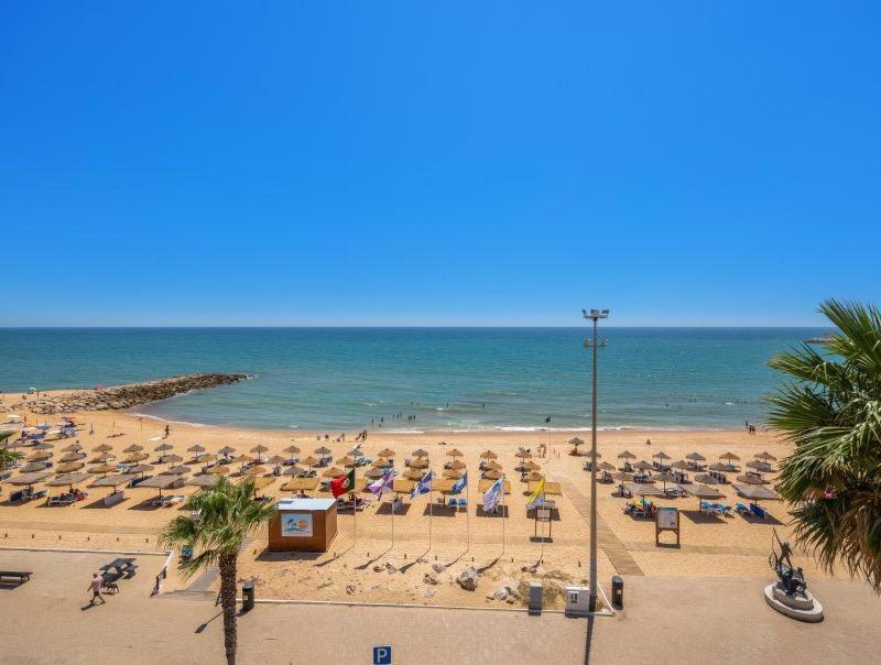 Princess Retreat Beautiful Modern Aprt 2 min walk from Quarteira Beach