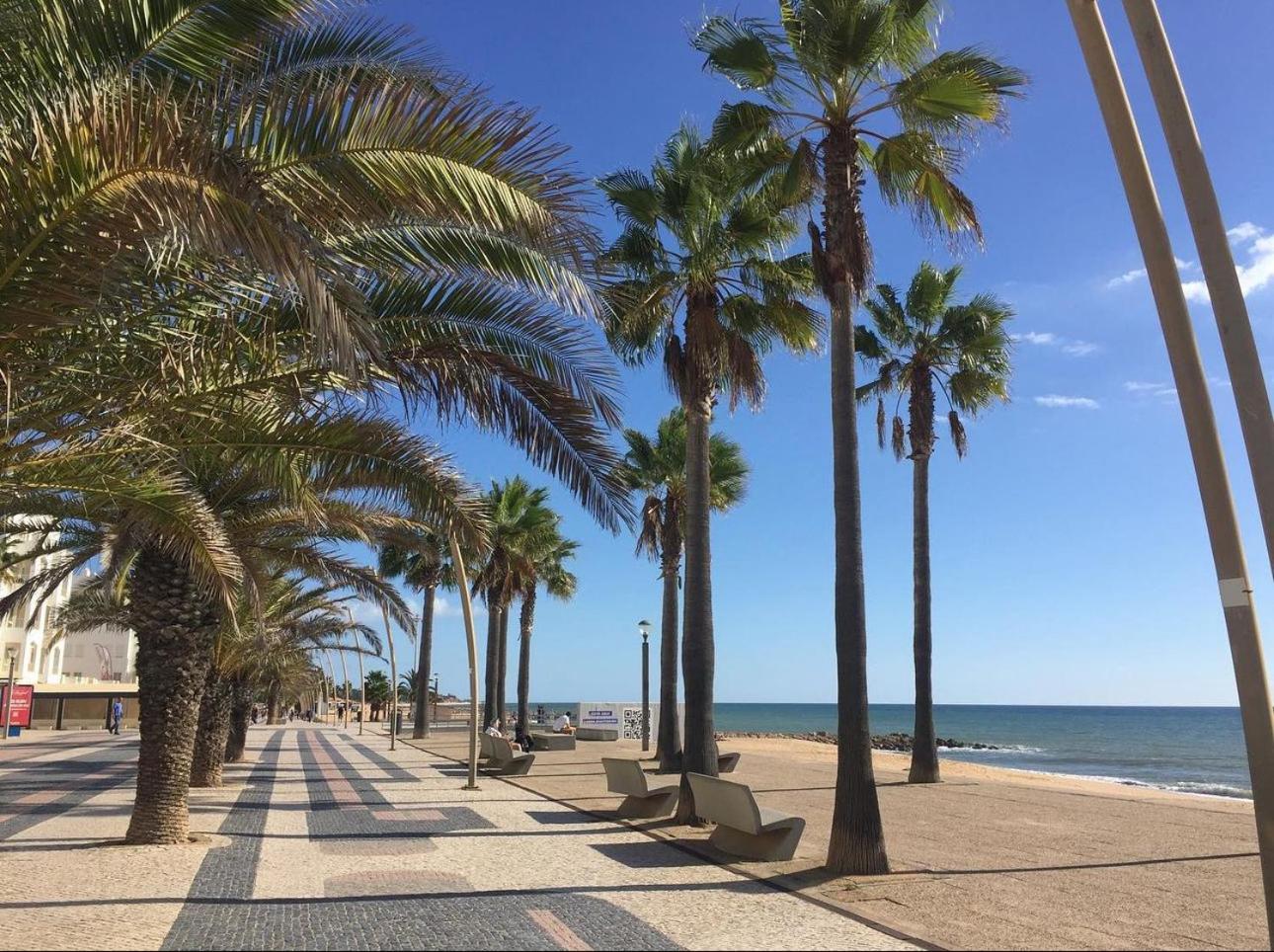 Princess Retreat Beautiful Modern Aprt 2 min walk from Quarteira Beach