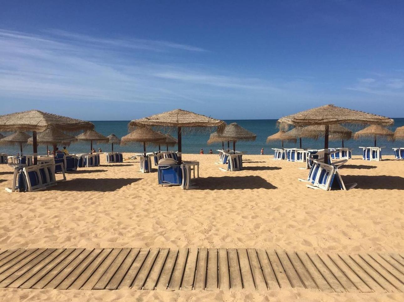Princess Retreat Beautiful Modern Aprt 2 min walk from Quarteira Beach