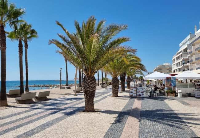 Princess Retreat Beautiful Modern Aprt 2 min walk from Quarteira Beach