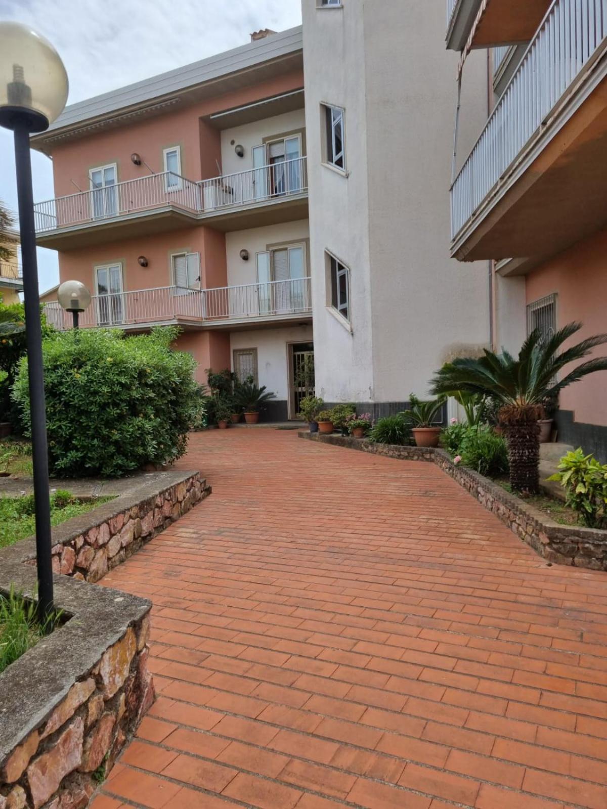 Appartamento in Villa view 5