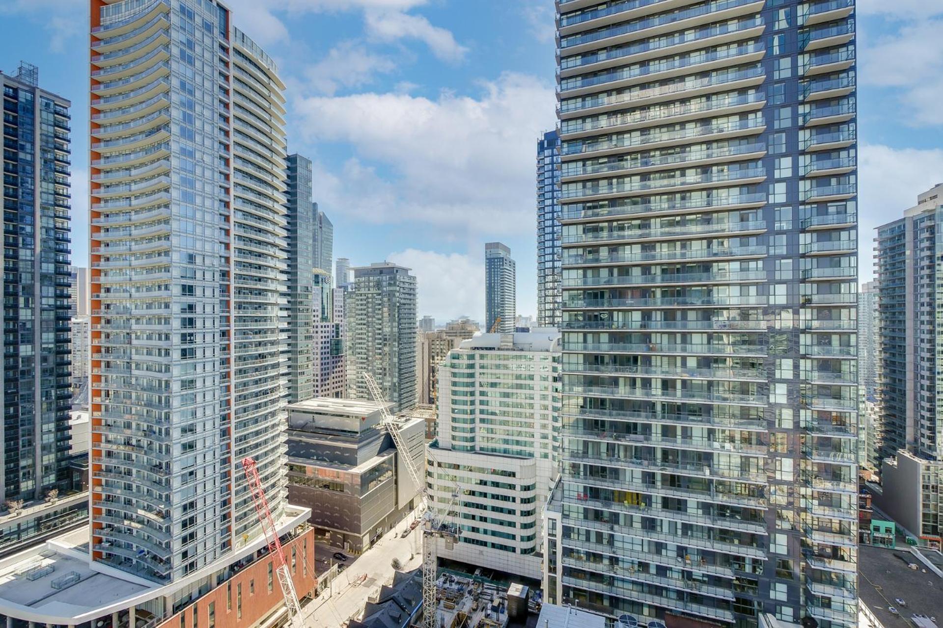 1BR Condo - City View, Near CN Tower & Rogers Center