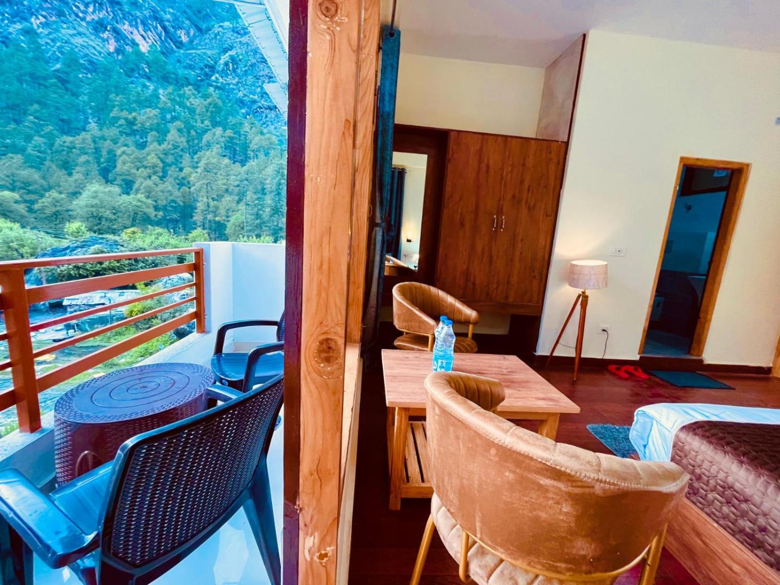 Hotel New Panchali With Mountain view By Winterline, Kasol