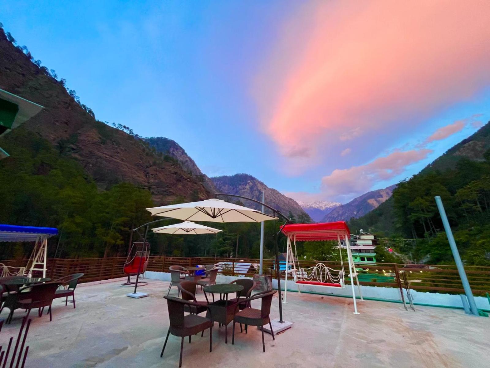 Hotel New Panchali With Mountain view By Winterline, Kasol