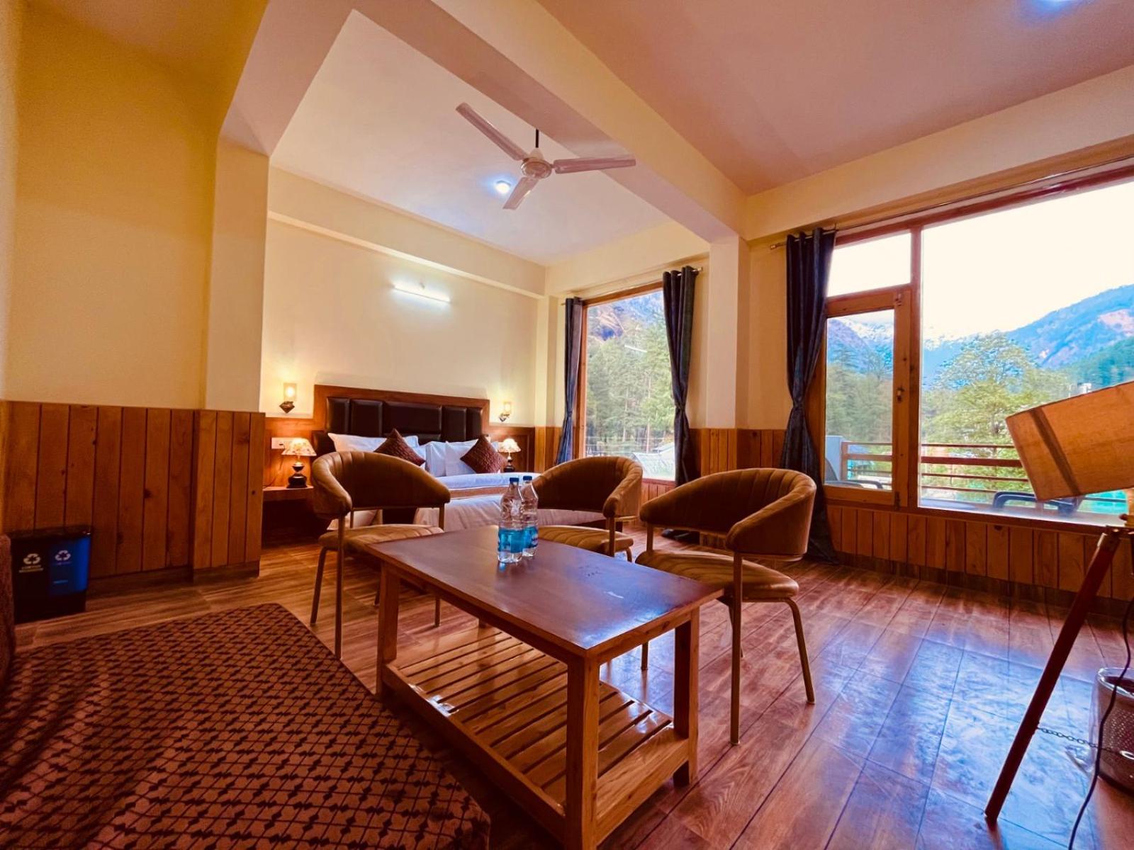 Hotel New Panchali With Mountain view By Winterline, Kasol