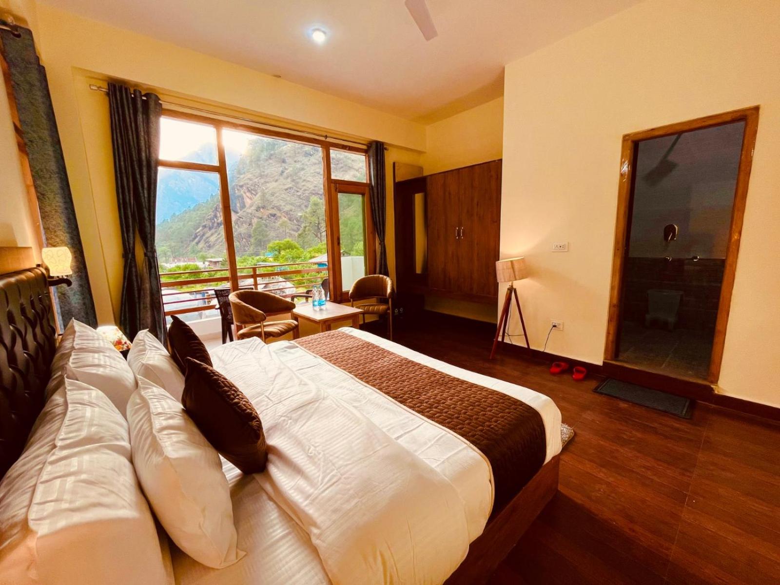 Hotel New Panchali With Mountain view By Winterline, Kasol