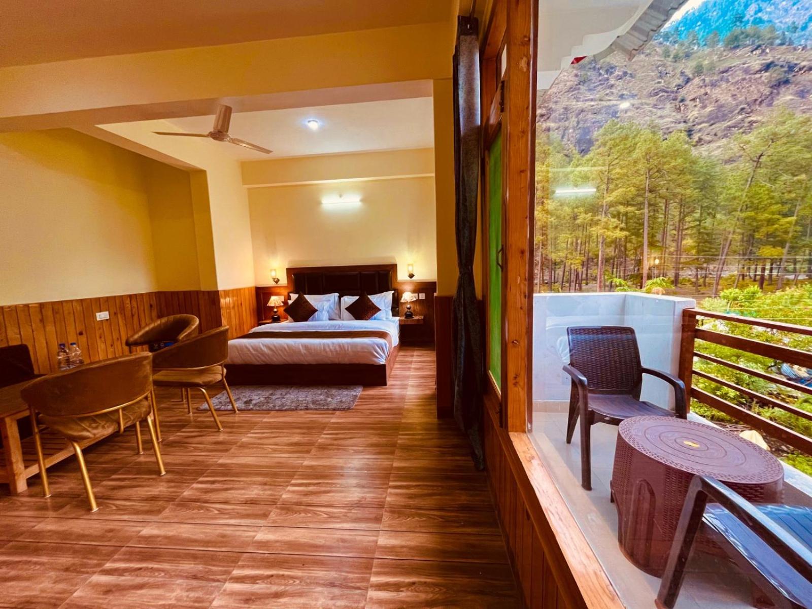 Hotel New Panchali With Mountain view By Winterline, Kasol