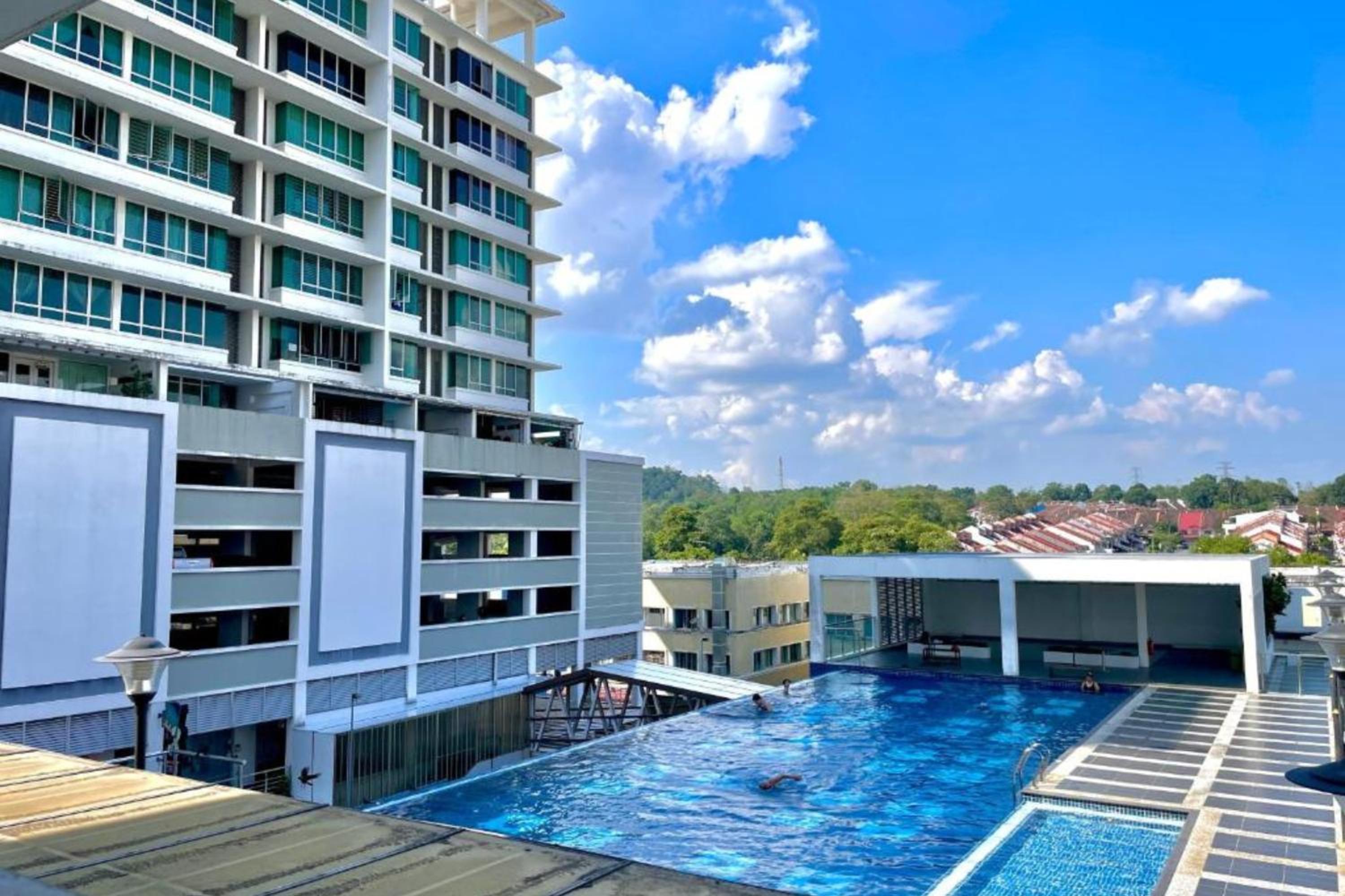 Mount austin#akademik suites#austin center