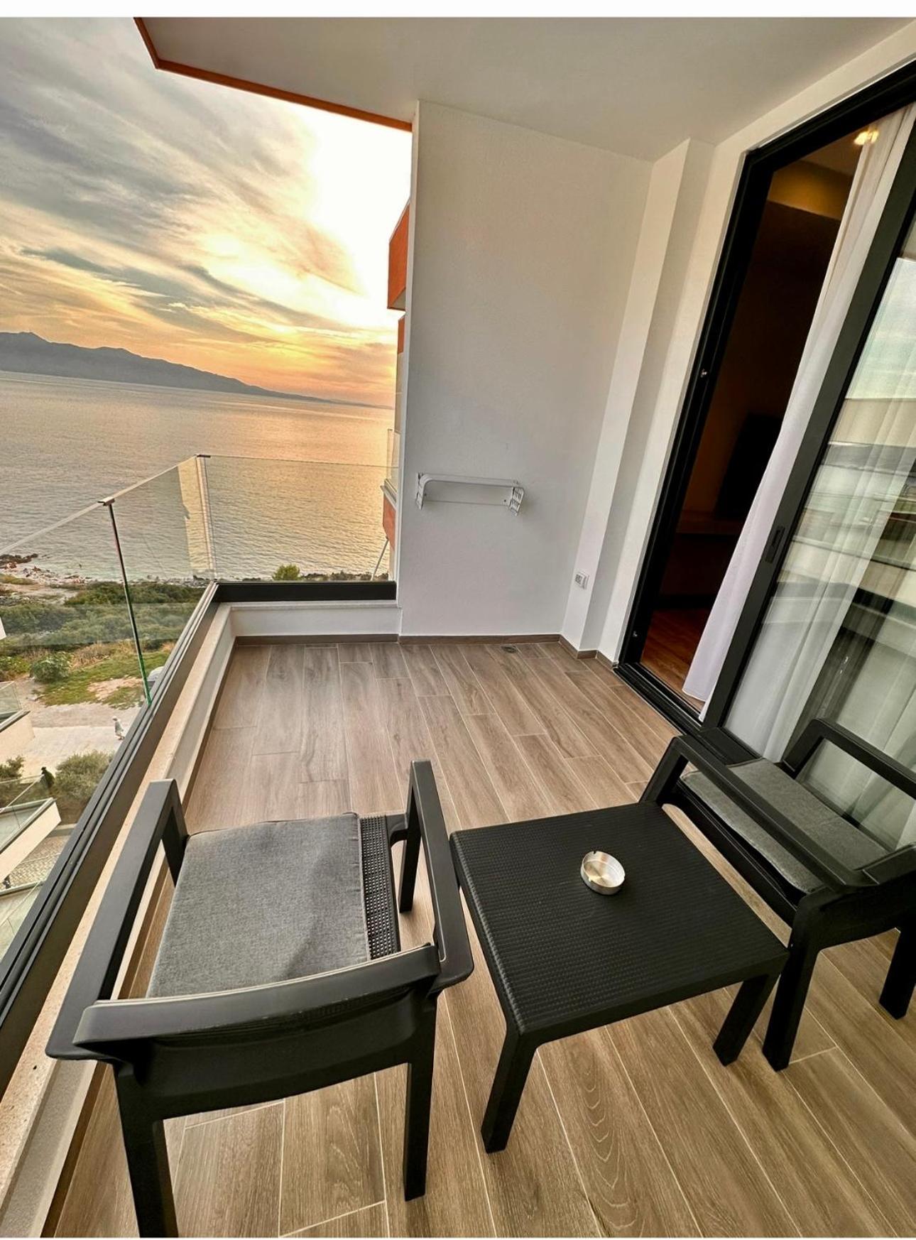 LOOKOUT Apartments