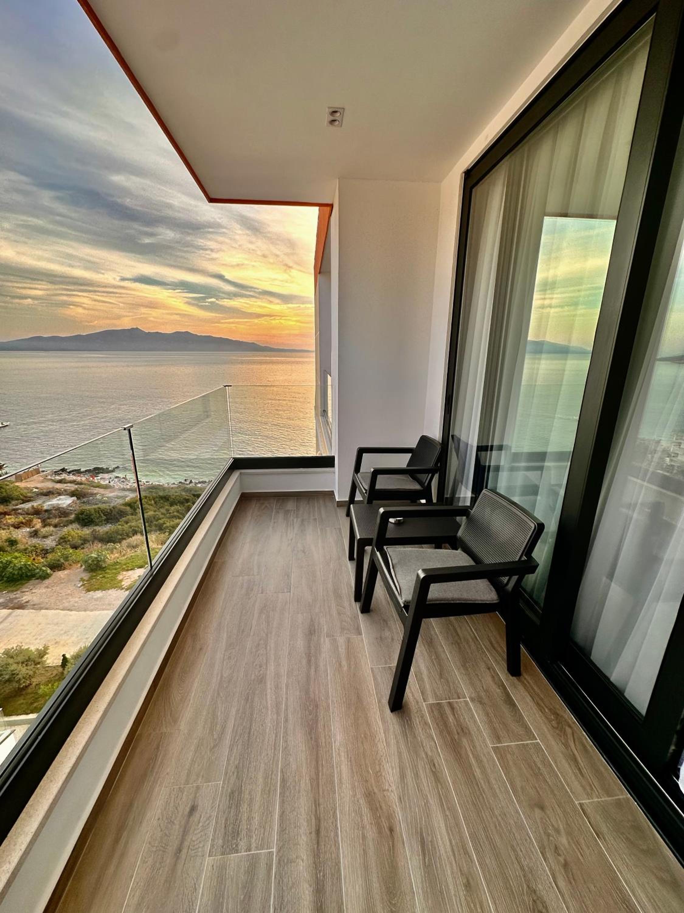 LOOKOUT Apartments