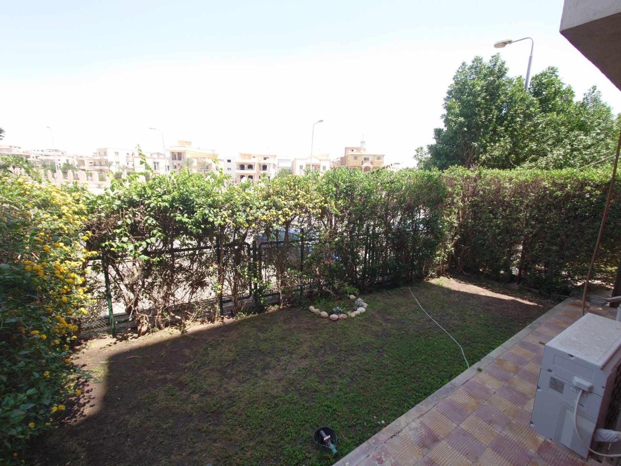 Cozy apartment in Sheikh Zayed, with private garden