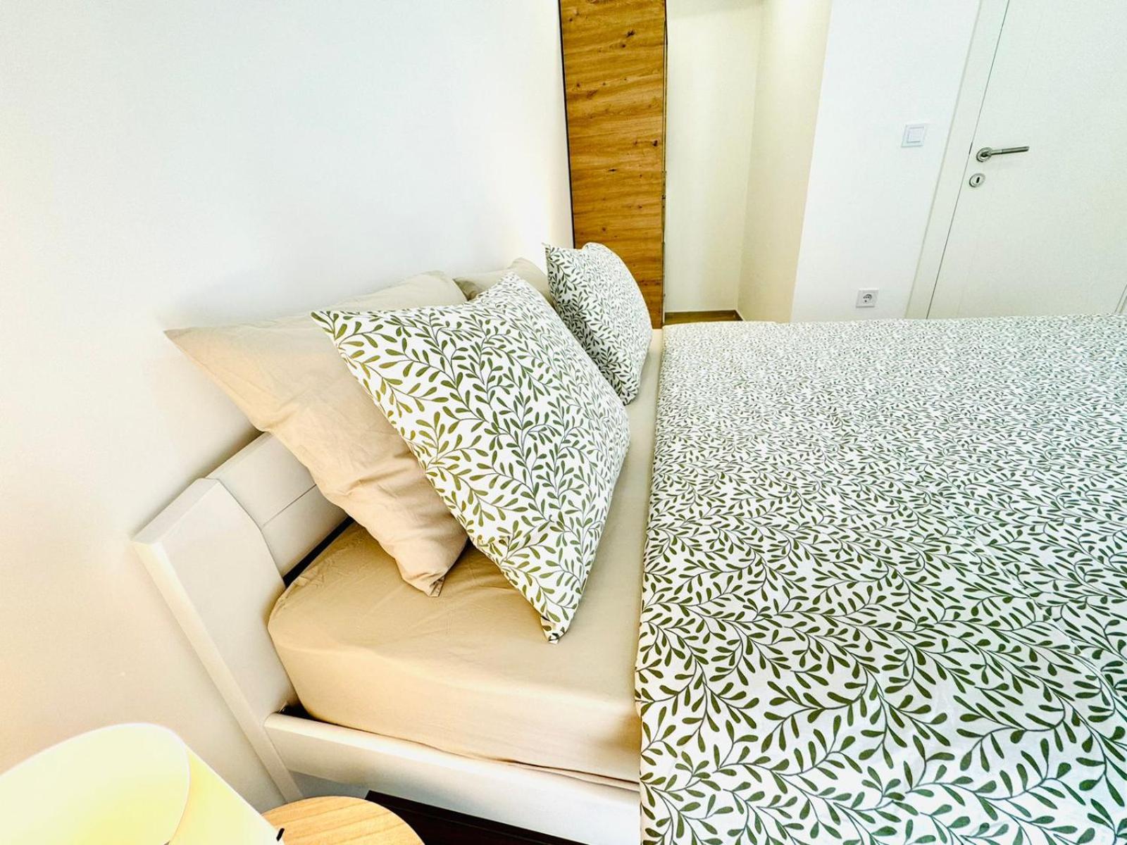 Apartman 10 with private parking view 3