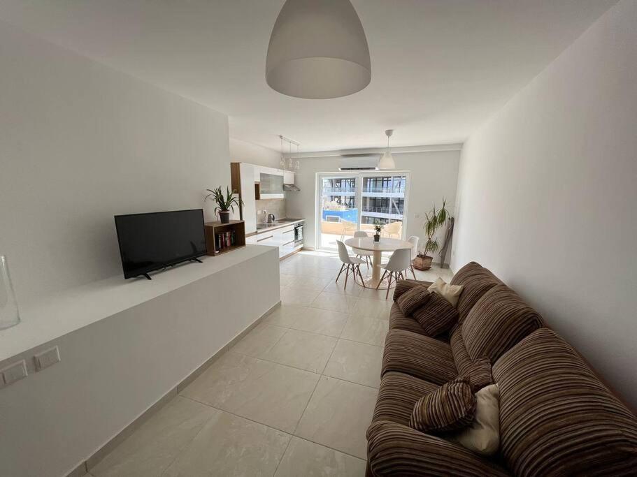 Sweet 1-bedroom penthouse in the heart of it all view 5