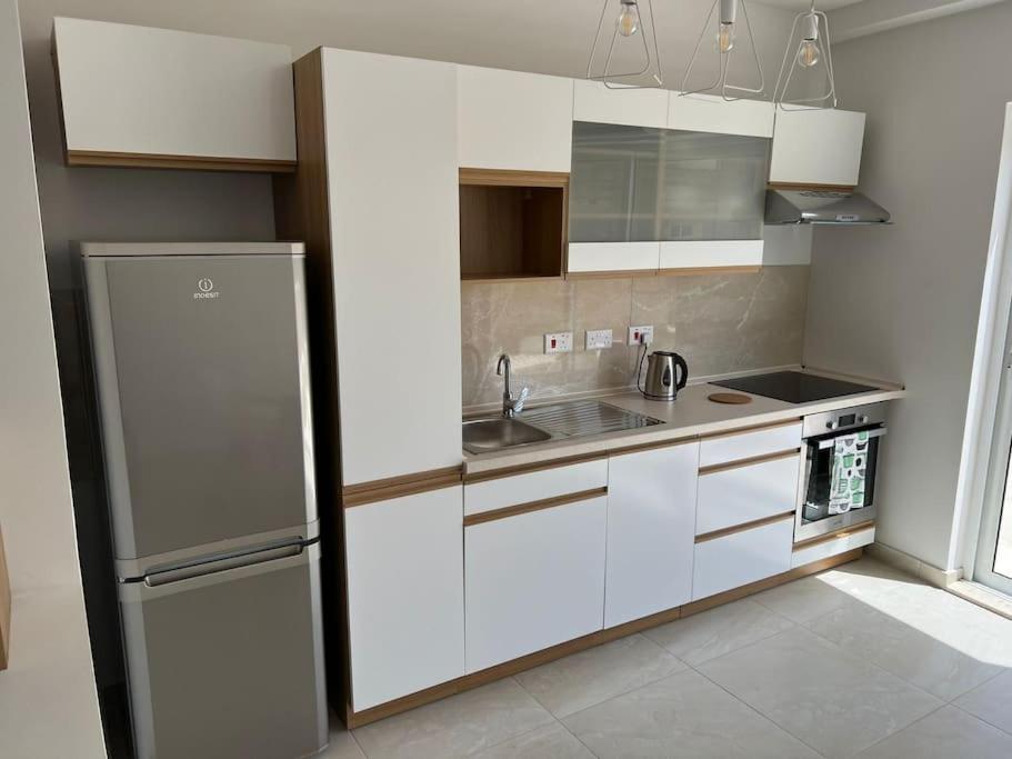 Sweet 1-bedroom penthouse in the heart of it all view 3