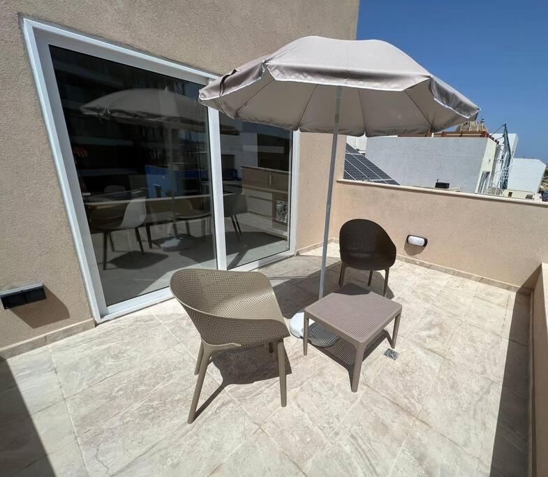 Sweet 1-bedroom penthouse in the heart of it all view 4