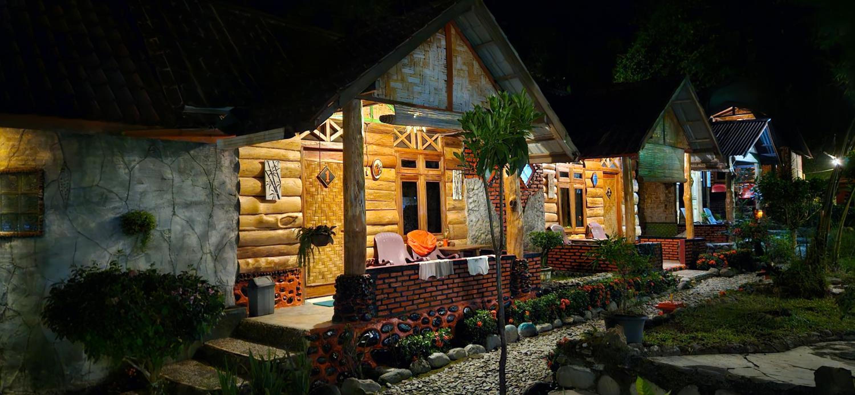 Lucky Bamboo'Bungalows and Orangutan Jungle Trekking Tours