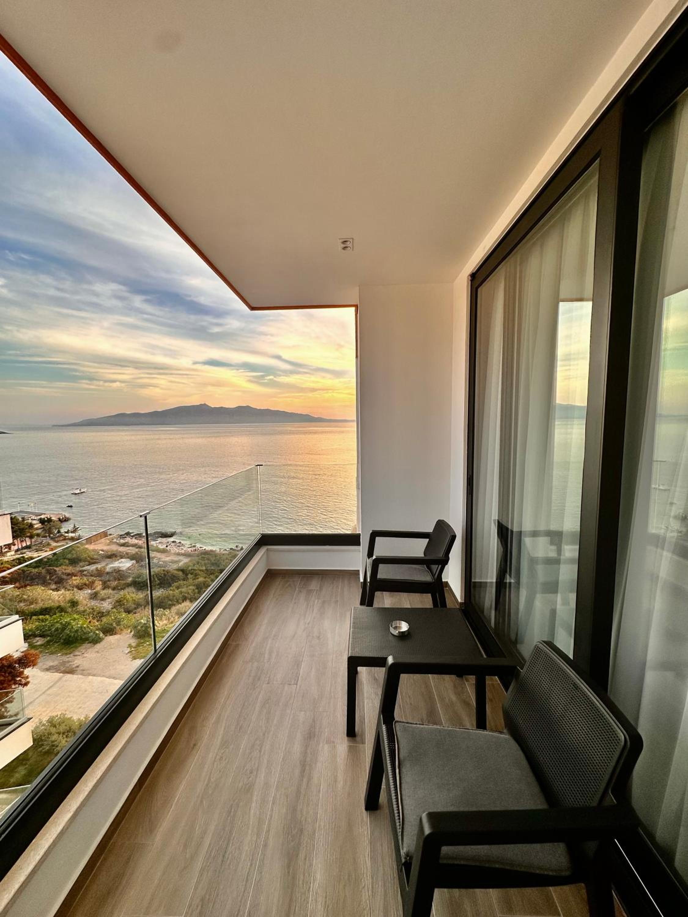 LOOKOUT Apartments