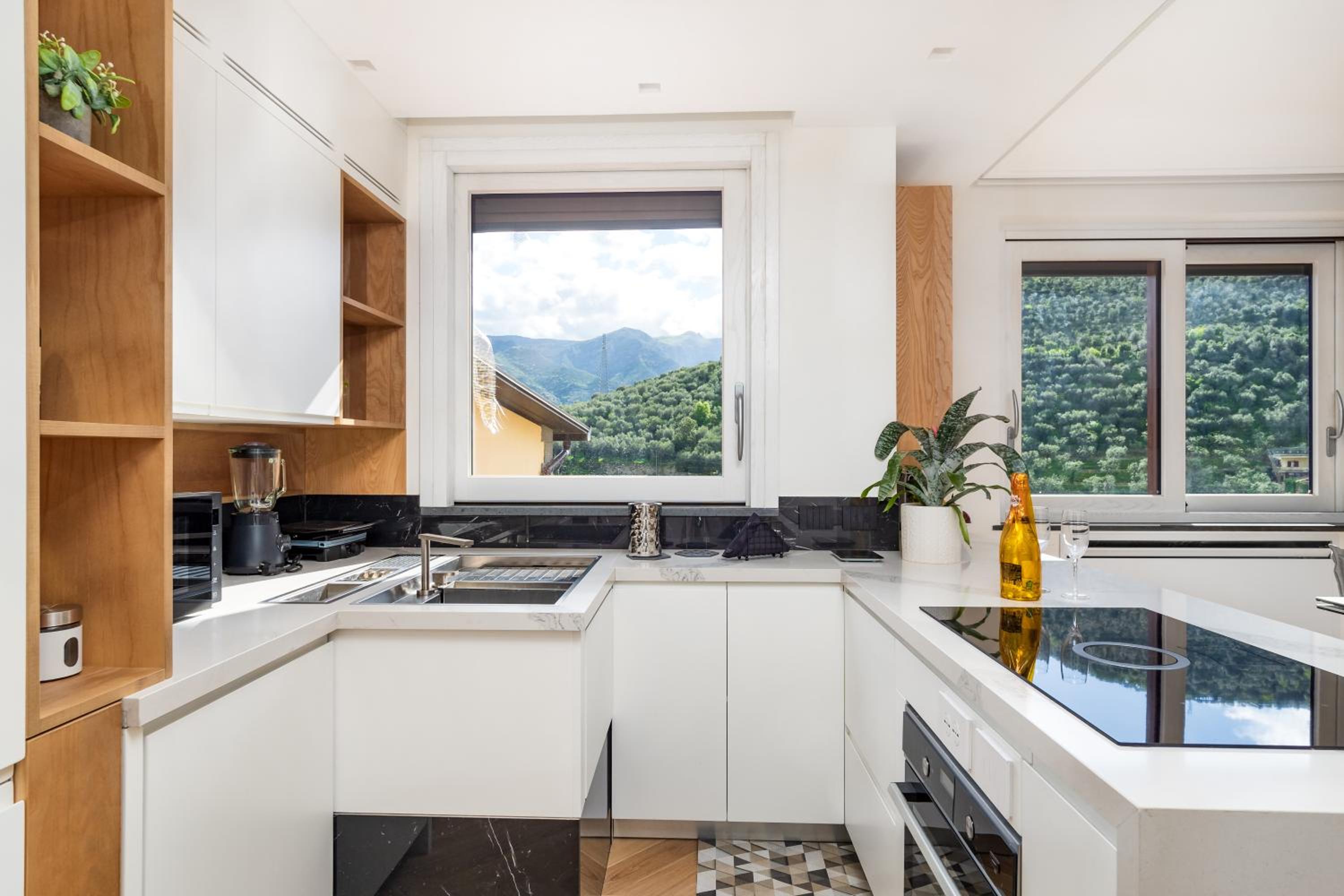 Regina Vittoria Relais EcoSmart Luxury Home SPA - De Vivo Realty view 4