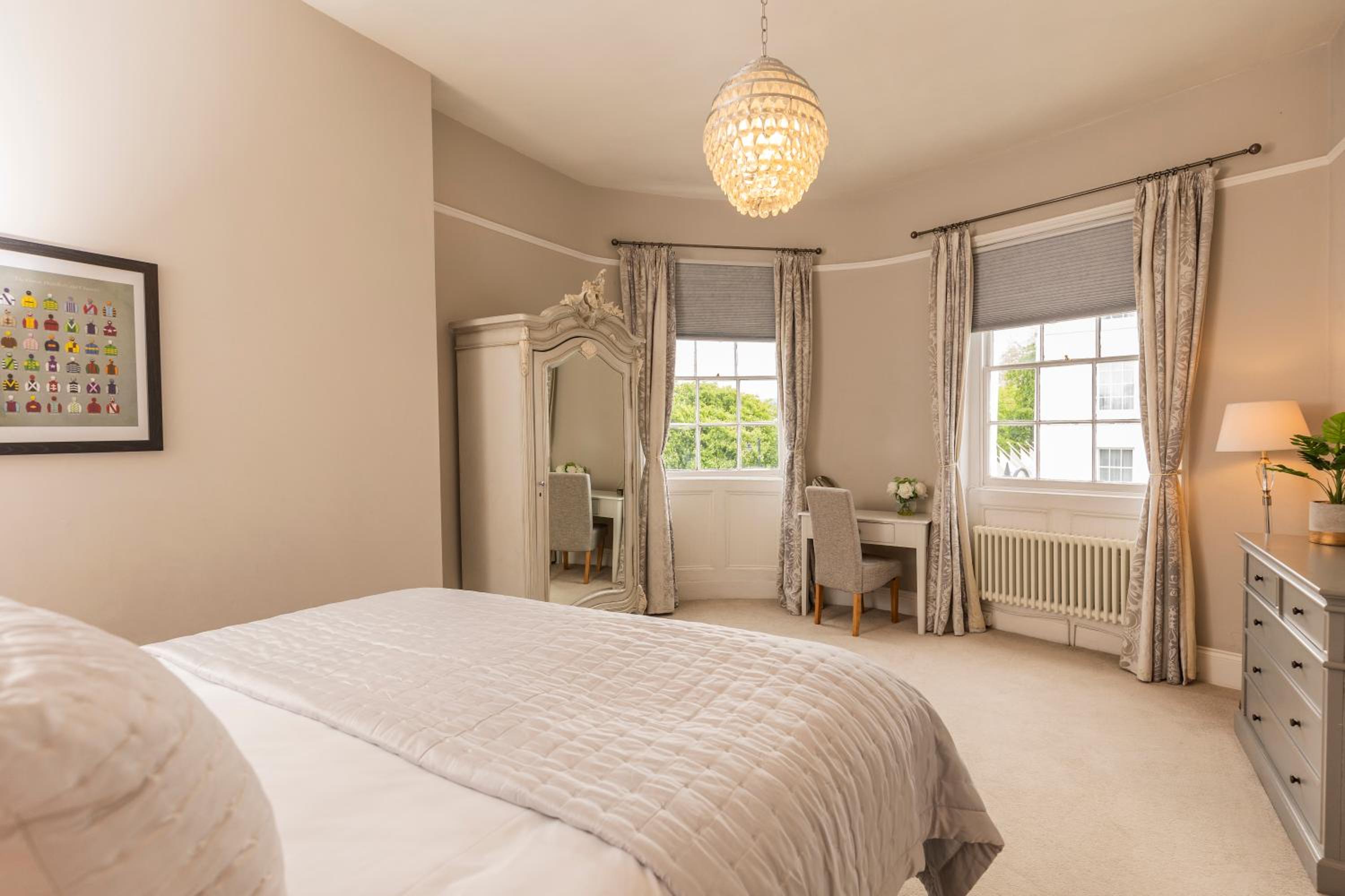 Queens Circus - Cheltenham Accommodation view 5