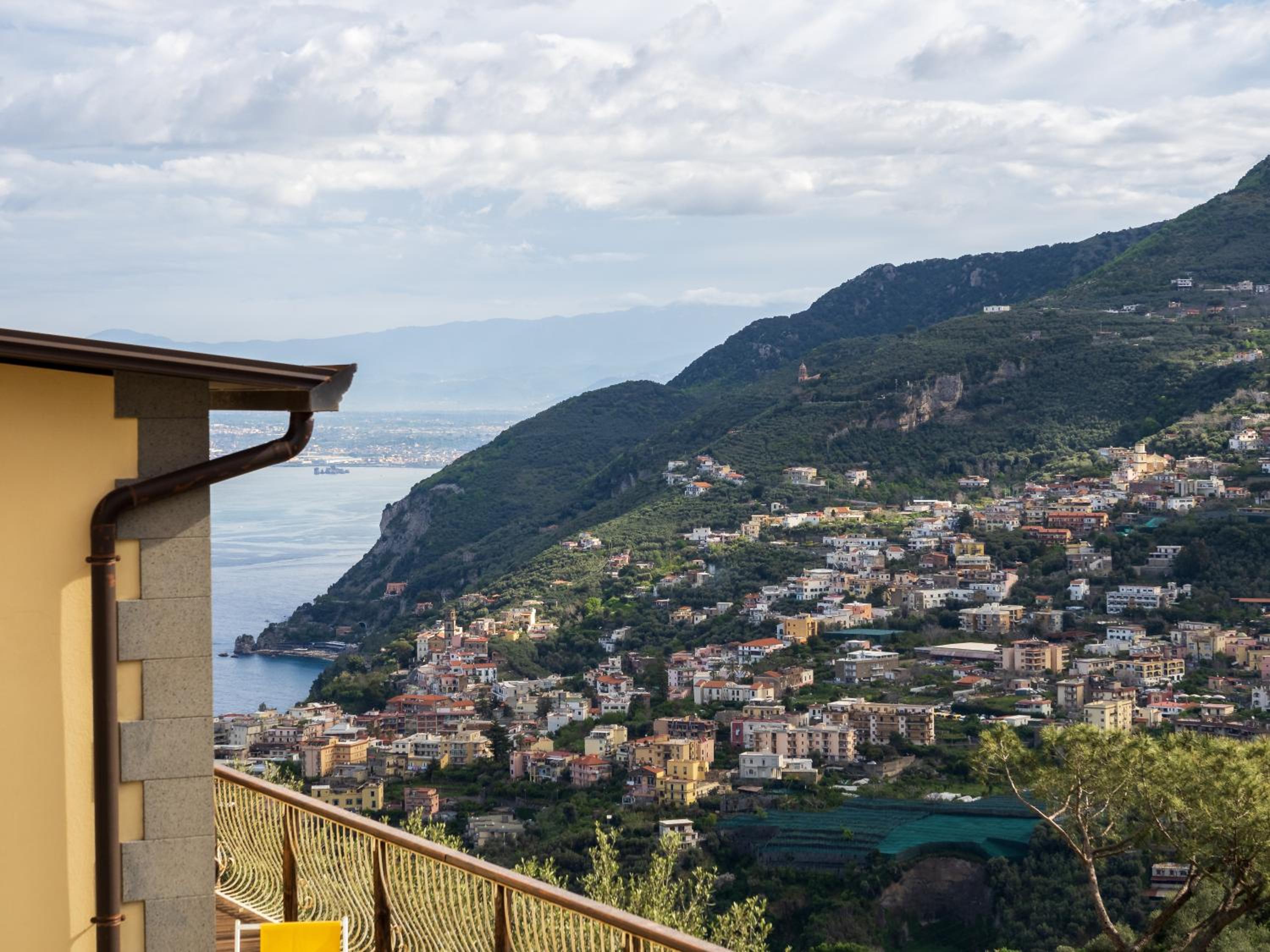 Regina Vittoria Relais EcoSmart Luxury Home SPA - De Vivo Realty view 3