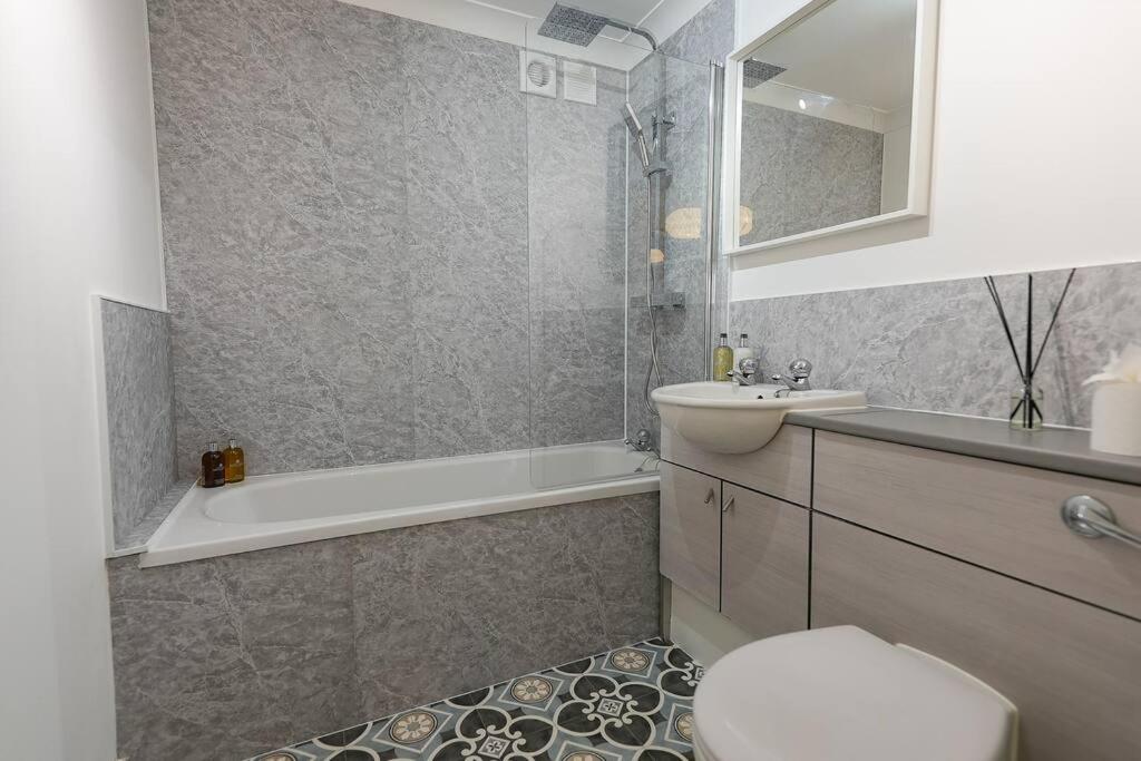 Whiteside Apartment