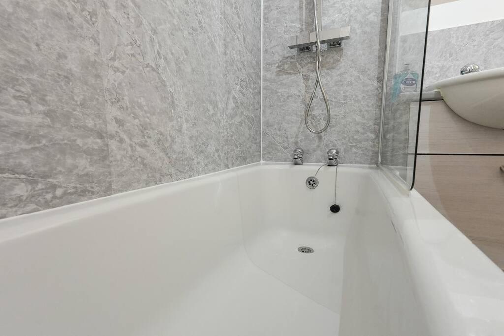 Whiteside Apartment