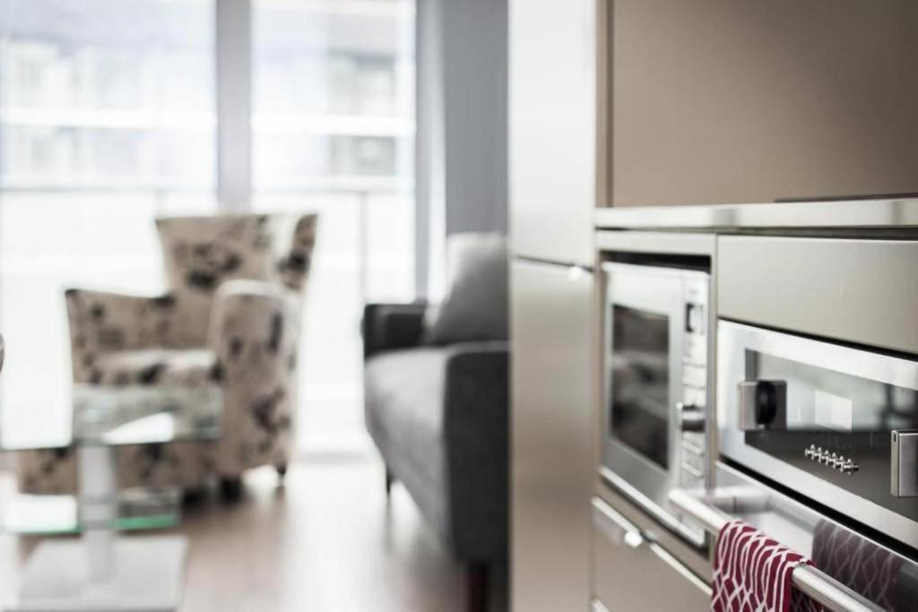Luxury 1Br Apartment across TIFF Bell Lightbox