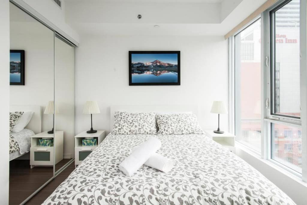 Luxury 1Br Apartment across TIFF Bell Lightbox