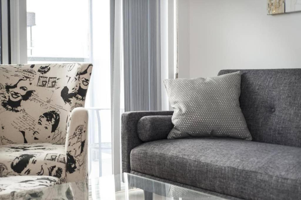 Luxury 1Br Apartment across TIFF Bell Lightbox