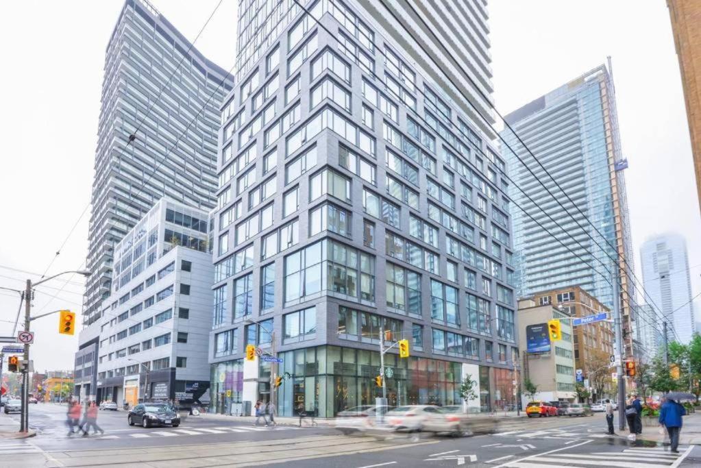 Luxury 1Br Apartment across TIFF Bell Lightbox