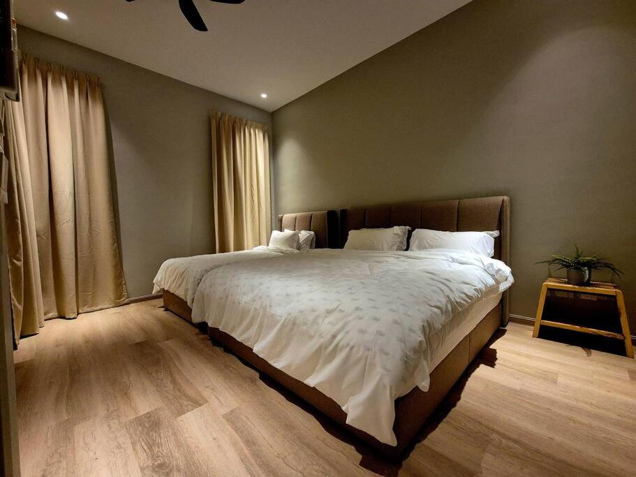 Large Group 11 Pax Adult Stay, 5BR, Alma BM, 1 min Aeon Alma, Family Gathering, Wedding, Work Stay photo 5
