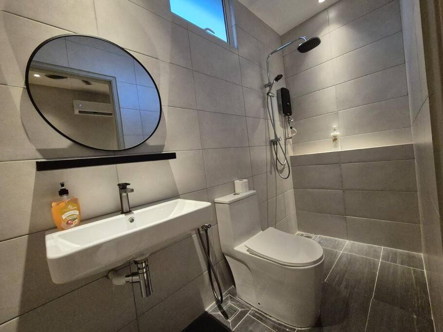 Large Group 11 Pax Adult Stay, 5BR, Alma BM, 1 min Aeon Alma, Family Gathering, Wedding, Work Stay photo 4
