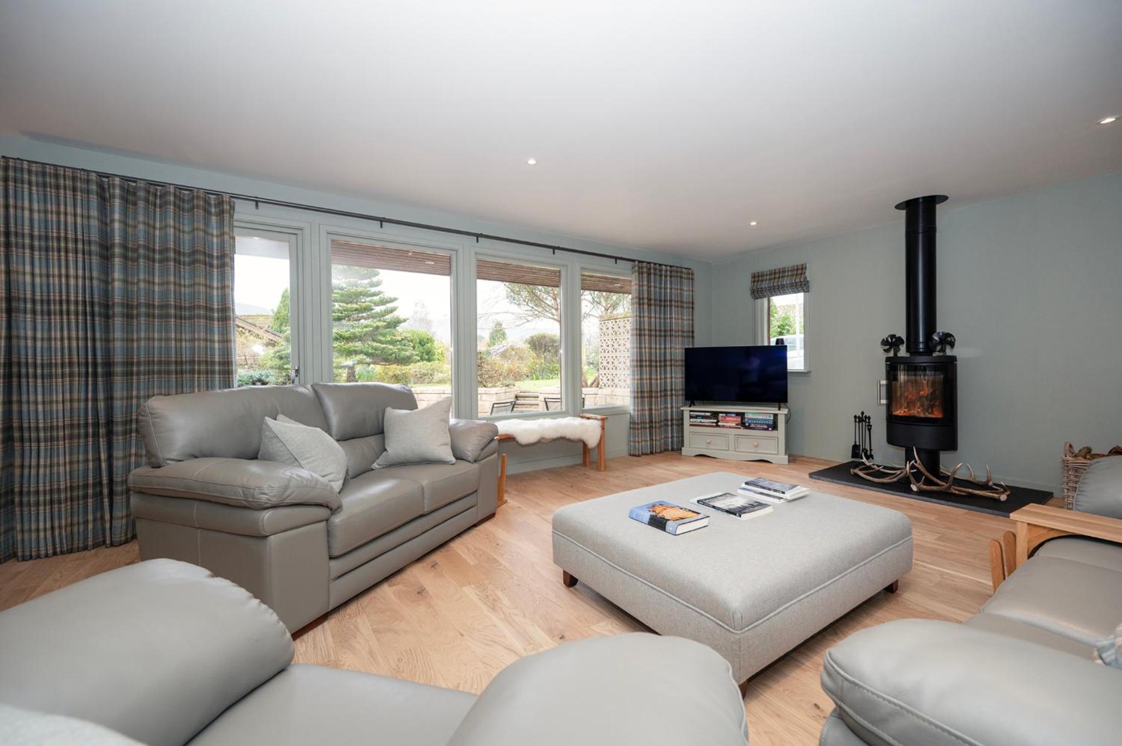 Greenwood - Stunning Scandinavian Style Home in the heart of Ballater Royal Deeside