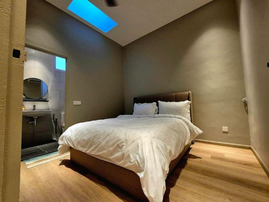 Large 11 Pax BIG Group Adult Stay, 5 BR, Alma BM, Weddding, Gathering, Work Stay photo 2
