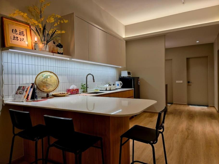 Large 11 Pax BIG Group Adult Stay, 5 BR, Alma BM, Weddding, Gathering, Work Stay photo 3