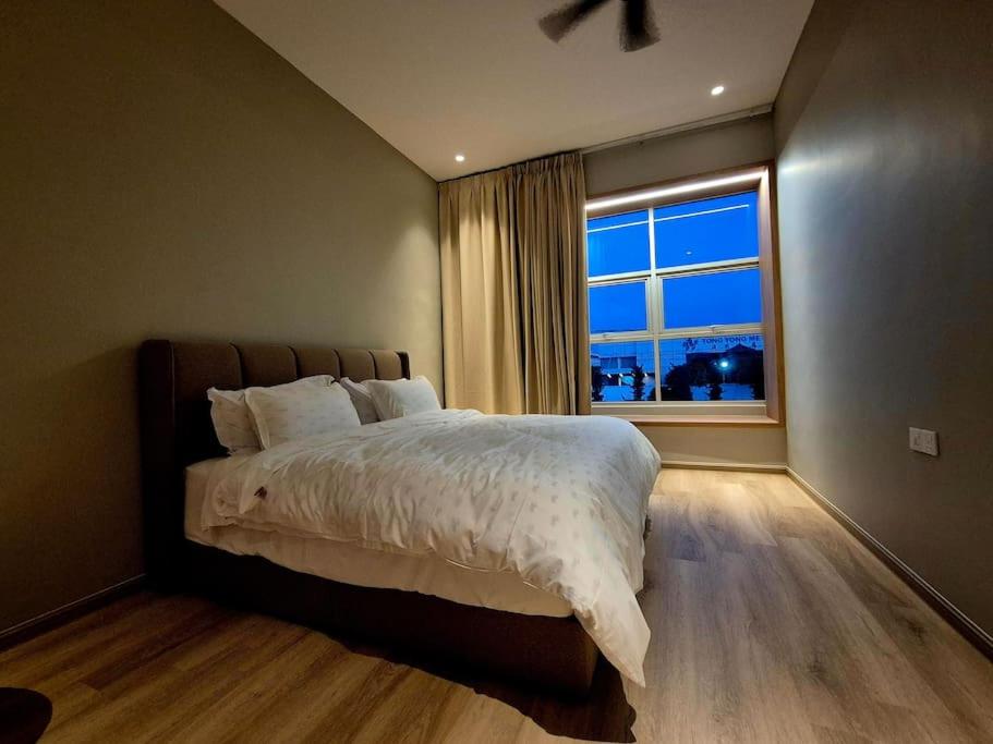 Large 11 Pax BIG Group Adult Stay, 5 BR, Alma BM, Weddding, Gathering, Work Stay