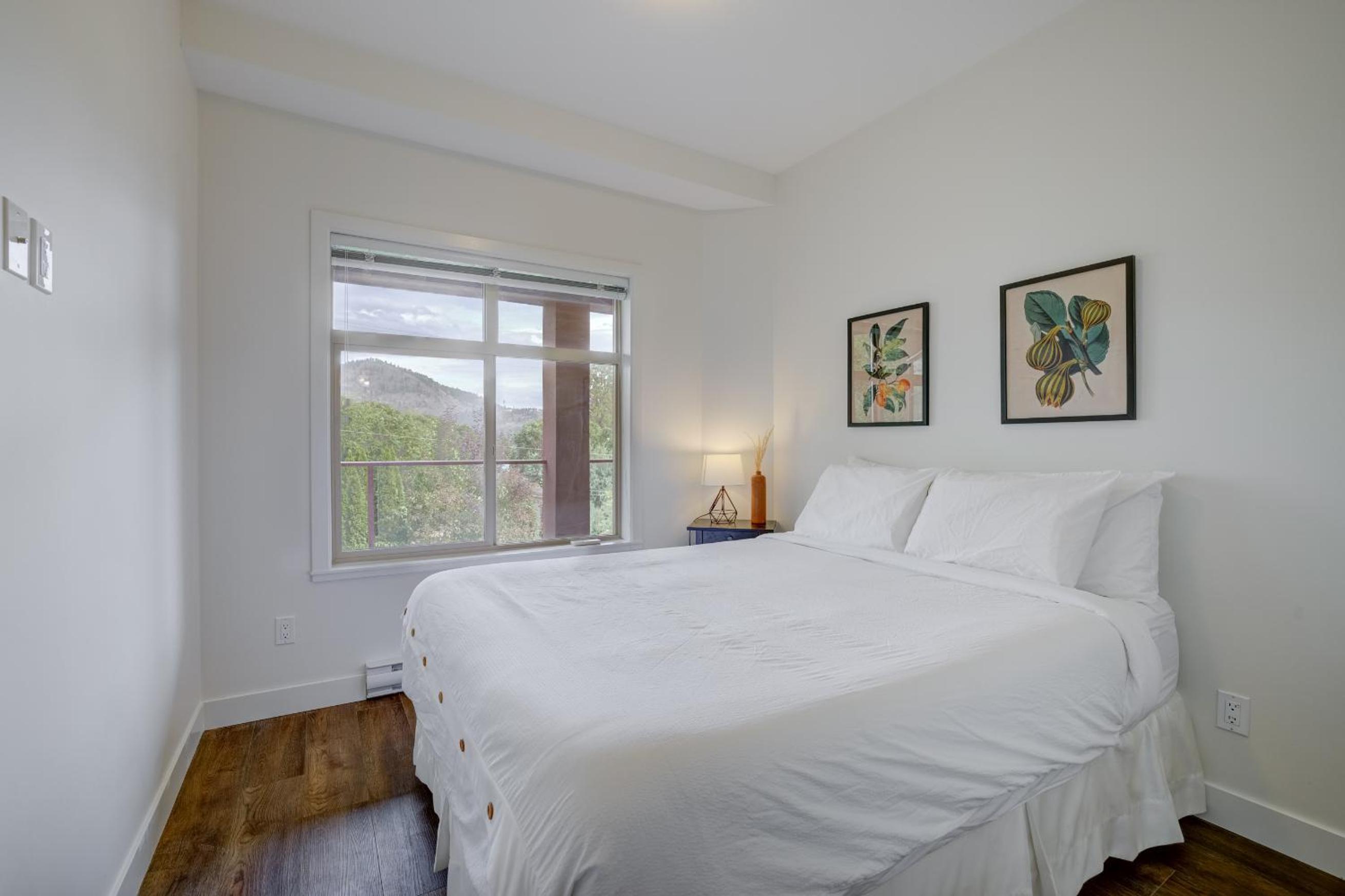 Corner Unit with Sprawling Deck and Views Unit 204