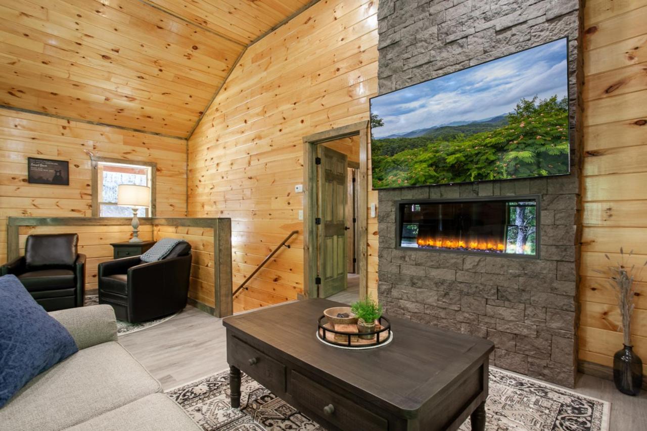 Allure Woods View HotTub Outdoor Dining Games view 4