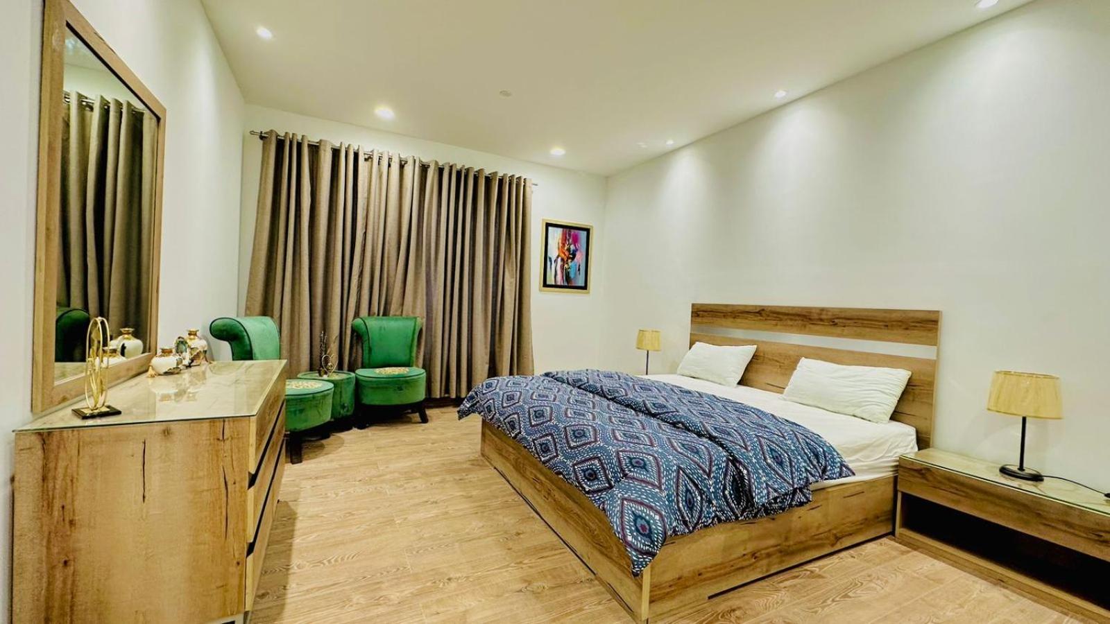 Luxury U Can See Compert U can feel Apartments in Gulburg III view 4