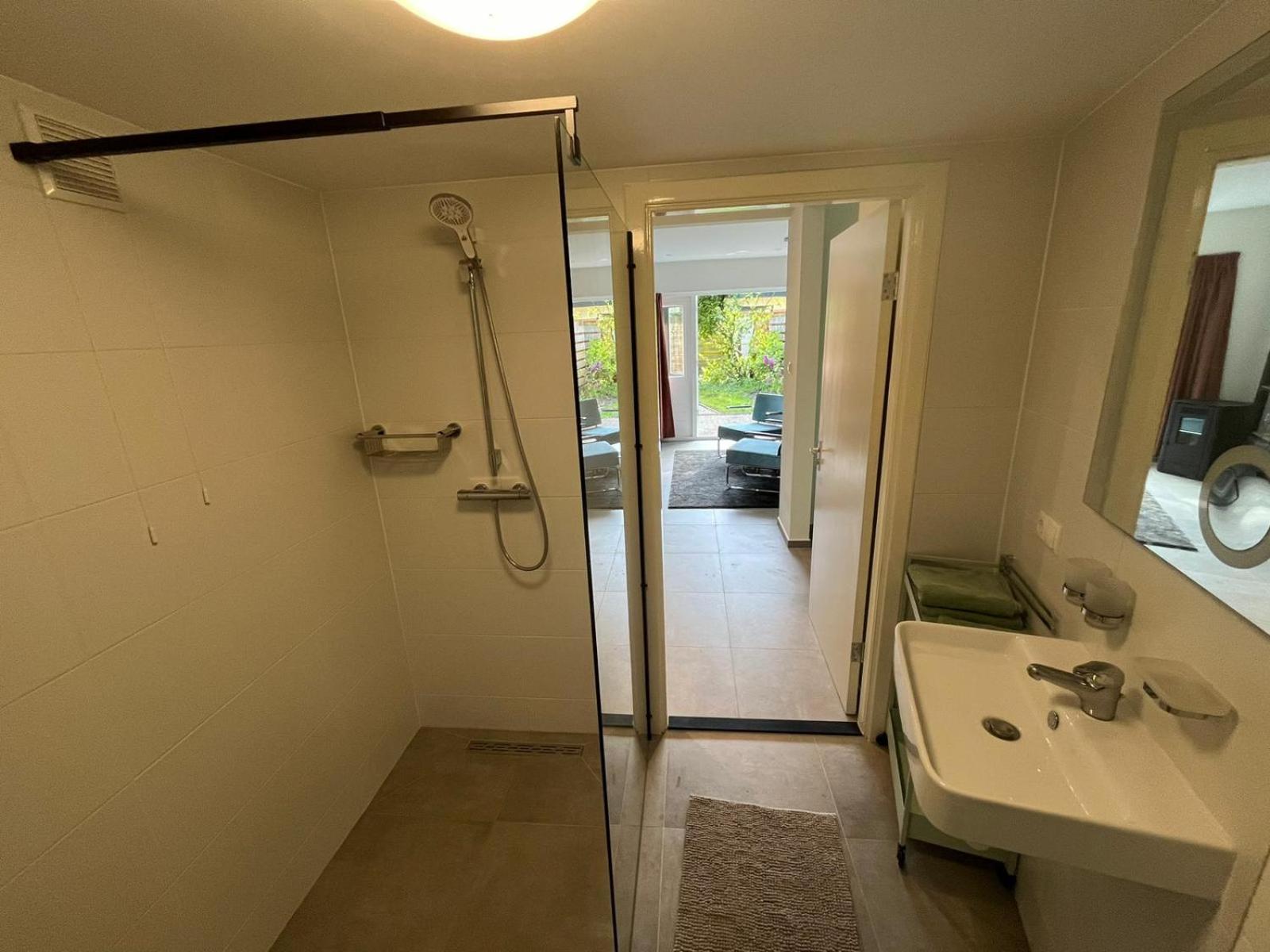 Huisje Teak view 4