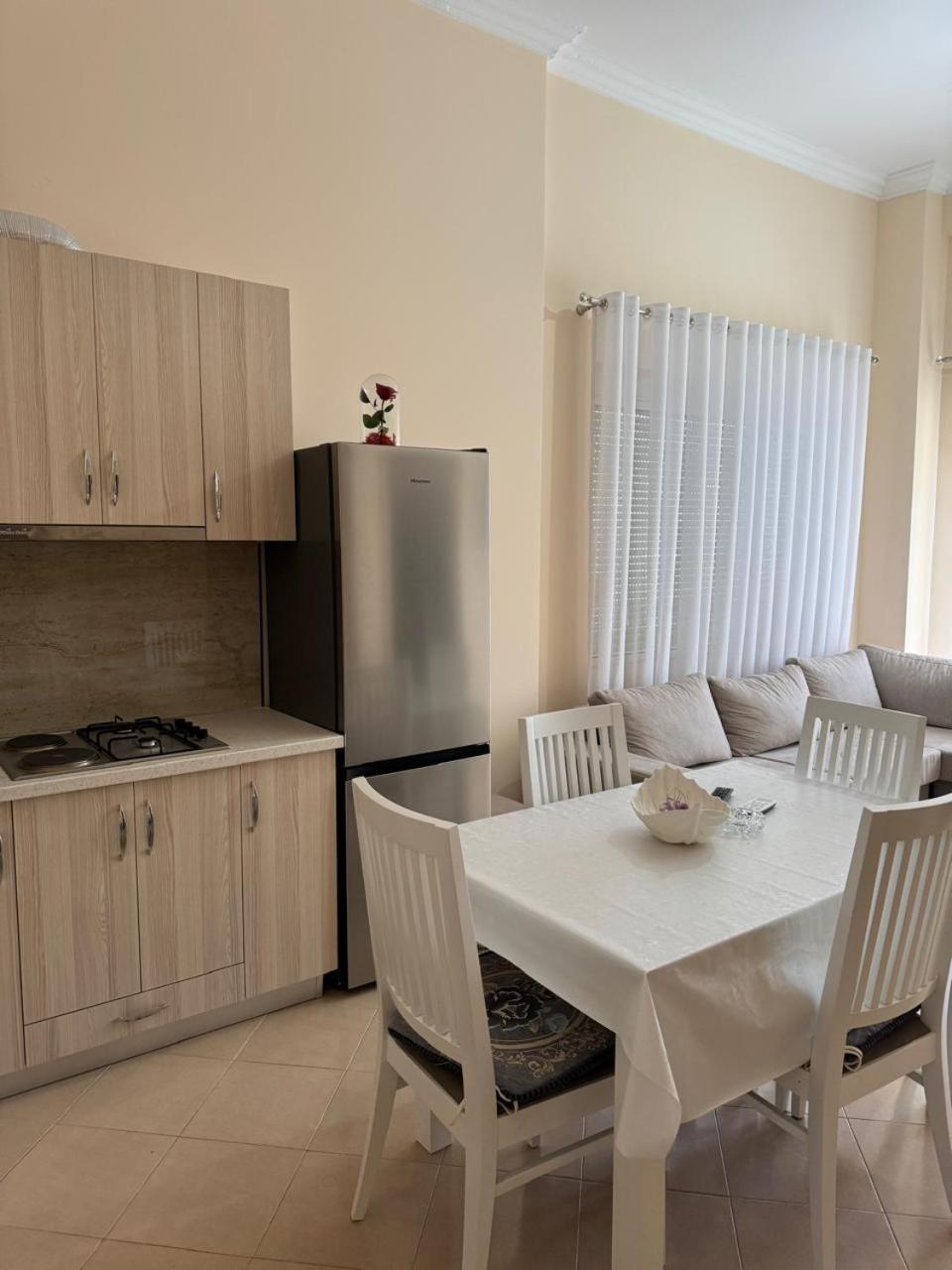 Durres Lovely Apartment with Balcony