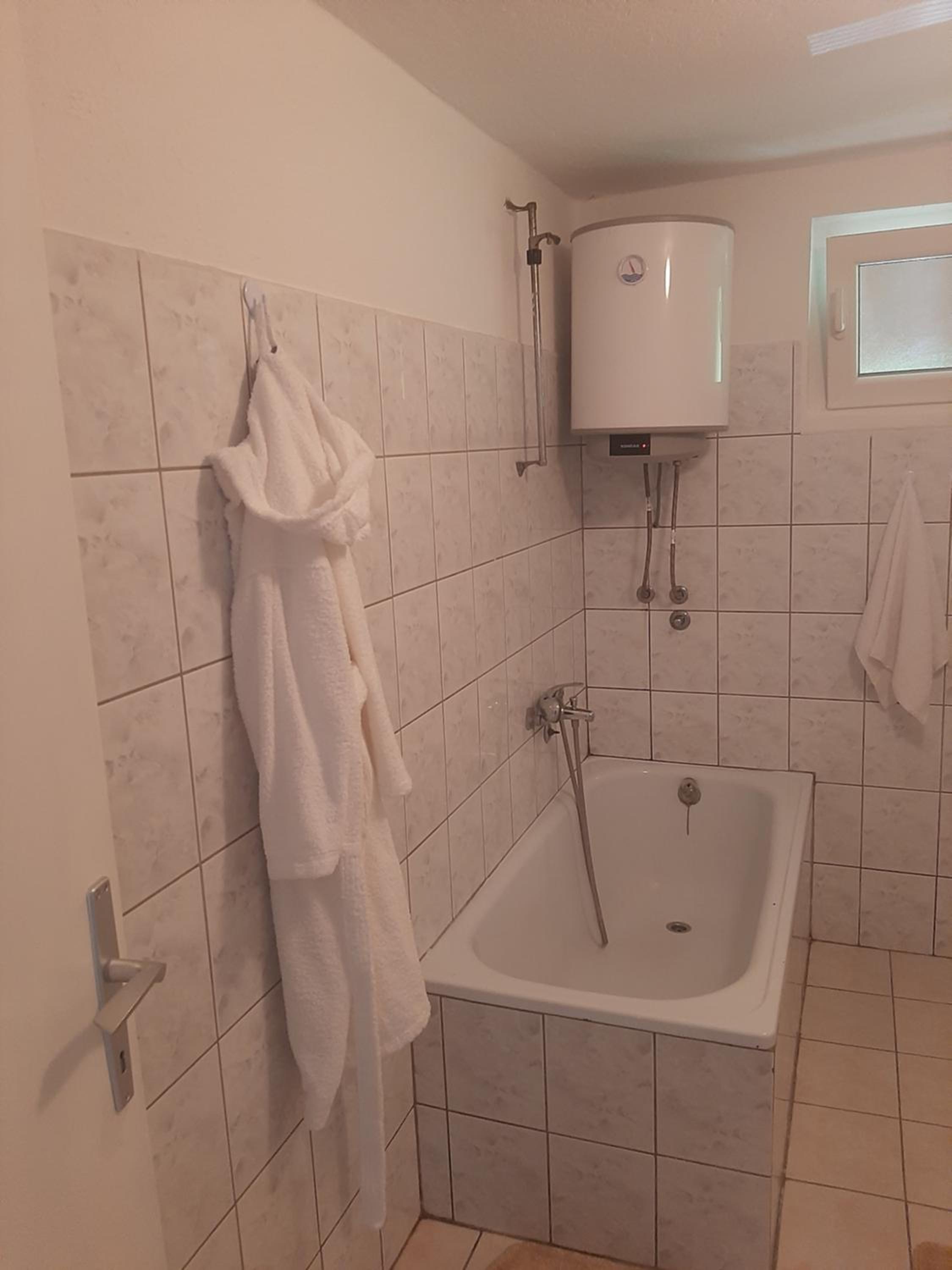 Hasan's apartment - holiday house - vikendica - kuća za odmor - apartman