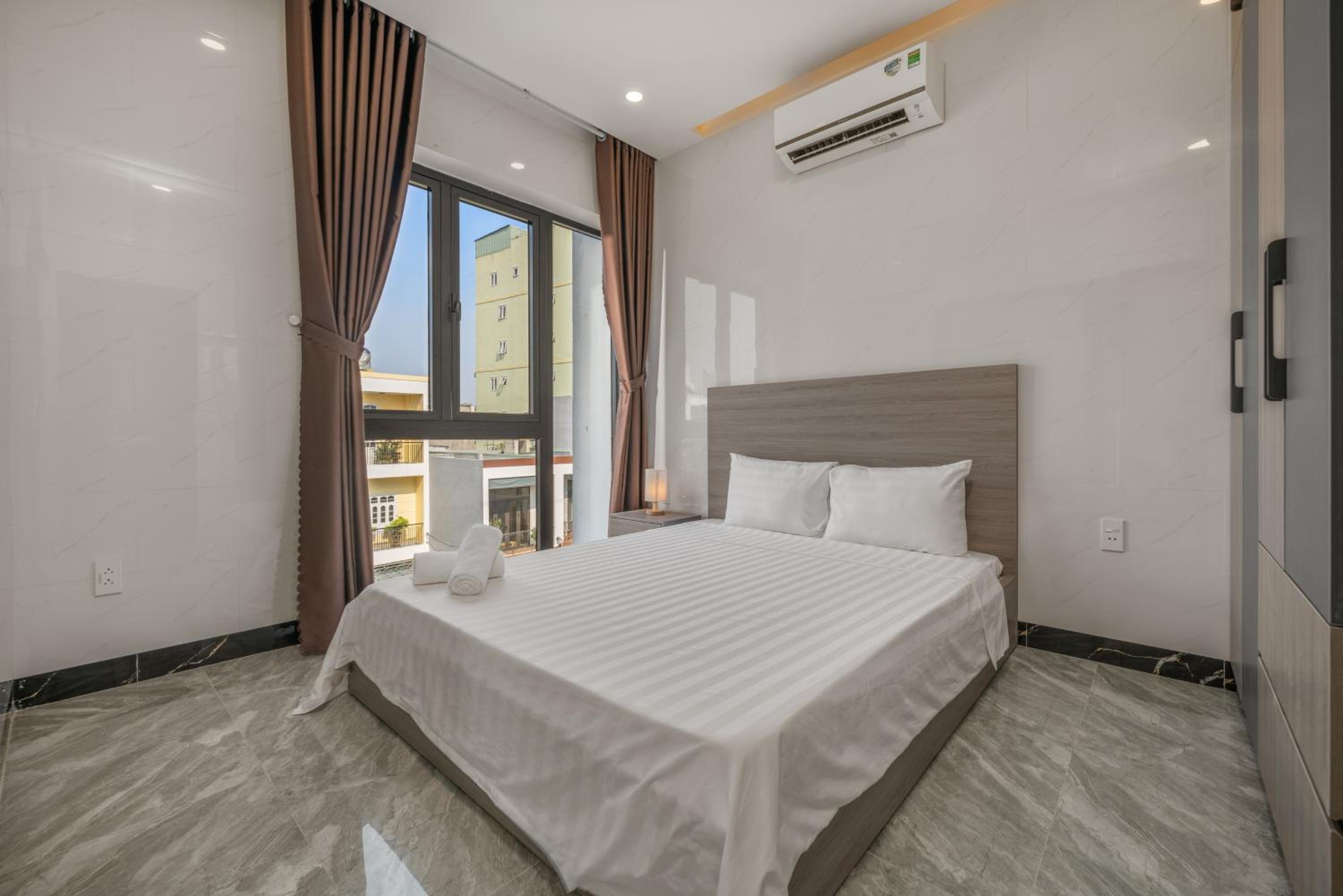 T P Residence - Sauna, Jacuzzi Bathtub- Full AC view 3