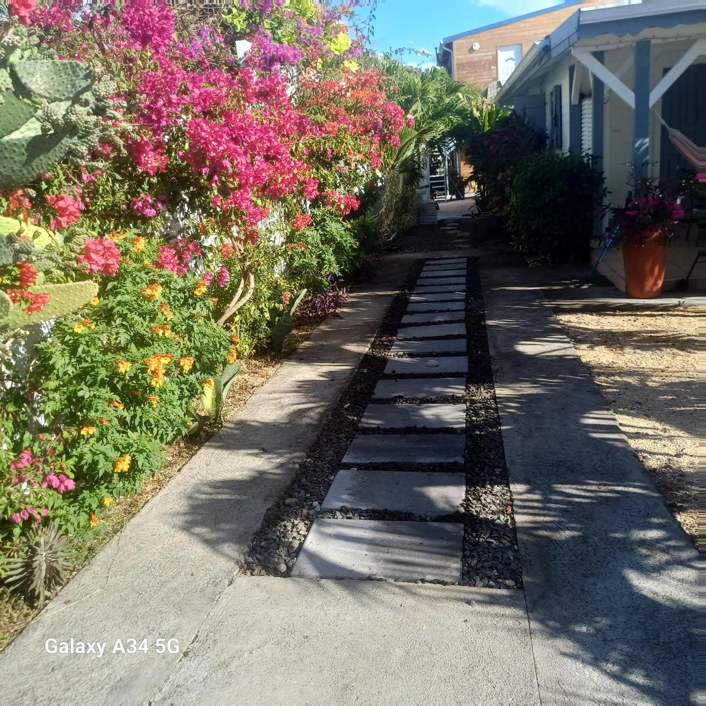 Les Gites Capra bungalow pomme surette view 3