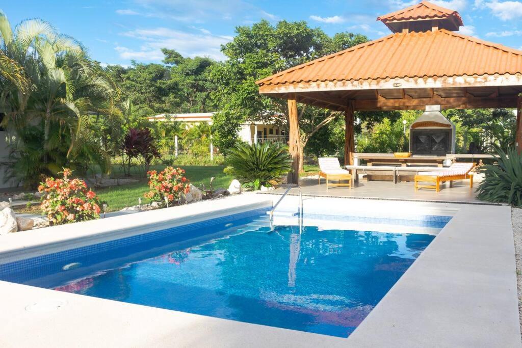 Samara Sunshine Retreat: Cozy Countryside Haven